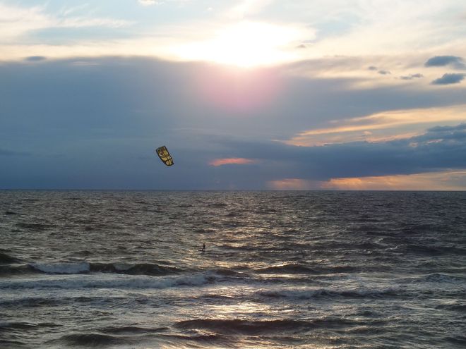 Słoneczny windsurfer