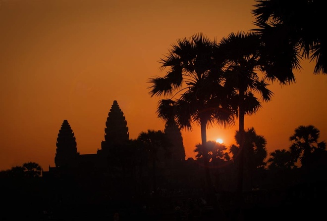 wsch&oacute;d słonca nad Angkor Wat