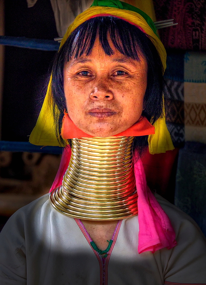 Długie szyje kobiet z plemienia Padaung