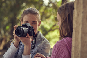 Canon EOS 250D - najlżejsza na świecie lustrzanka z odchylanym ekranem