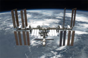 Jak wyglądałby przelot ISS, gdyby leciała na wysokości samolotu?
